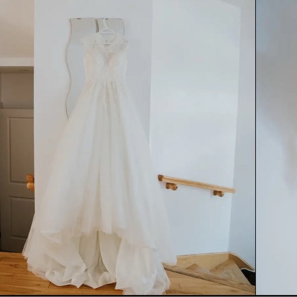 Bella Di Sera - Elegant White Lace Wedding Dress - Picture 3 of 8